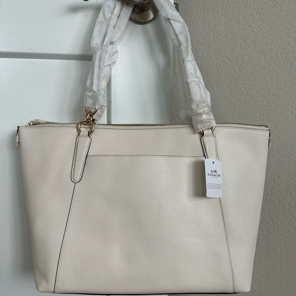 BNWT Coach Ava Tote in Crossgrain Leather – Chalk (F57526) - Picture 2 of 16